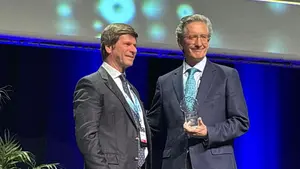 El doctor de la Clínica Universidad de Navarra que ha recibido un premio europeo por su vida profesional