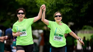 Un día muy especial en Pamplona: las fotos de miles de personas en la Marcha Contra el Cáncer