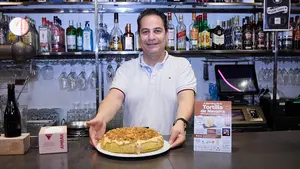 El asador de Pamplona que sorprende con una tortilla de carne: "El objetivo es que guste y la gente repita"
