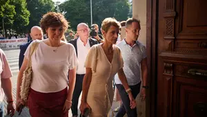 VÍDEO | Gritos en la calle a María Chivite: "¡Sinvergüenzas, que permitís puteros, dimitid ya!"