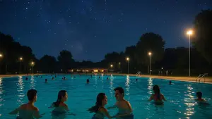 Fiesta nocturna y gratis en la piscina de un pueblo de Navarra en plena ola de calor del verano