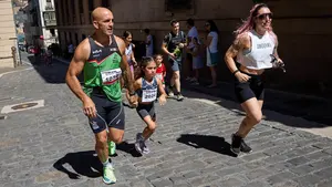 El encierro se corre en familia: las mejores imágenes de la carrera de La Jarana en Pamplona que cumple 40 años