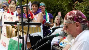 Una multitudinaria concentración recuerda a la joven Nagore Laffage en Pamplona: las fotos