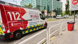 Grave accidente laboral en las obras de una calle de Pamplona: dos operarios intoxicados