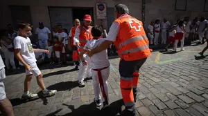 Cogida en el encierro infantil de San Fermín: las fotos de la carrera en la que han participado cientos de niños