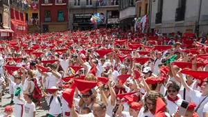 &iquest;Por qu&eacute; nos vestimos de blanco y rojo en San Ferm&iacute;n? El verdadero origen de la tradici&oacute;n