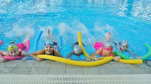 Cursos de nataci&oacute;n, pirag&uuml;ismo y campamentos: todas las actividades deportivas en dos piscinas de Pamplona