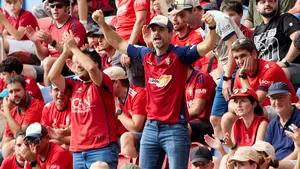 FOTOS | La afición de Osasuna vibra en sus asientos en El Sadar: había ganas de fútbol... y de victoria