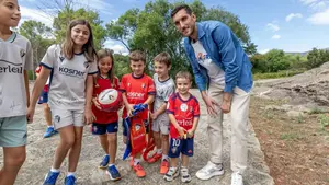 Los 'peques' rojillos disfrutan de una ma&ntilde;ana con sus &iacute;dolos: las bonitas im&aacute;genes de la ofrenda en Javier