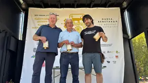 El público elige los mejores quesos de oveja de Navarra en una feria muy especial en Pamplona