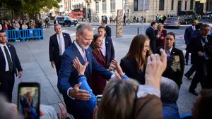 FOTOS | La princesa Leonor y los reyes Felipe y Letizia derrochan simpatía en su visita a Navarra