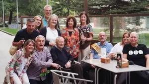 La cariñosa despedida de una cafetería en Pamplona después de seis años: “Me quedo con todas las sonrisas”