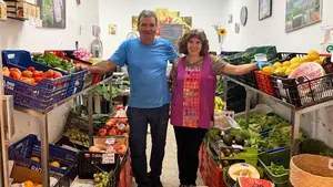 La familia que vende verdura del día desde 1850 en un pueblo de Navarra: “Hay que estar de lunes a domingo”