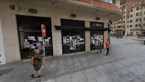 Cierra una cafetería un año después de abrir y deja un local vacío en la avenida más concurrida de Pamplona