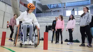 El deporte inclusivo llena de energ&iacute;a un pabell&oacute;n de Navarra con 150 j&oacute;venes participantes