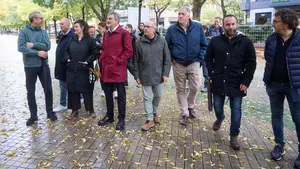 Asirón visita las estatuas de los reyes de Navarra antes de perpetrar su destierro de Sarasate: ya hay fecha