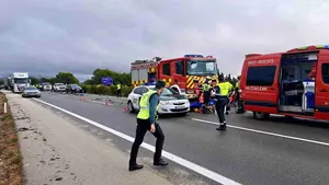 Muere una conductora en Navarra tras chocar frontalmente contra un camión en la autopista