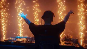 La gran fiesta en Pamplona para celebrar los 50 años del DJ que marcó a una generación