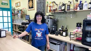 Relevo familiar en un bar de toda la vida en un pueblo de Navarra: &ldquo;Me quitan de las manos el queso y el chorizo a la sidra&rdquo;