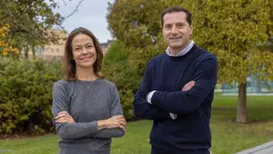 Dos farmacéuticos navarros firman una guía nacional para mejorar los ensayos clínicos hospitalarios