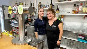 La familia que triunfa con sus almuerzos en el bar de un pueblo de Navarra: “Nos va de maravilla”