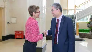 Chivite viaja a China a vender Navarra como para&iacute;so inversor mientras la industria local se desmorona