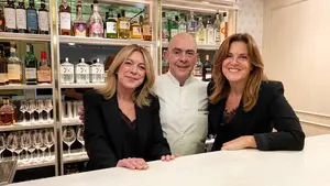 Los tres hermanos que mantienen muy vivo un conocido restaurante de Pamplona que cumple 50 años