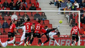 FOTOS | La espectacular chilena de Boyomo que le da un punto a Osasuna y aire a Lisci