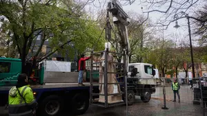 Asirón arrincona la historia: comienza el destierro de las figuras de los reyes de Navarra de Sarasate