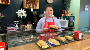 Soltera y con tres hijos en Pamplona saca adelante un bar de barrio con sus pinchos y empanadas