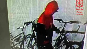 Pensó que robar una bici eléctrica en el Hospital de Navarra sería fácil pero se olvidó de un pequeño detalle