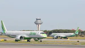 Navarra se queda sin conexiones aéreas clave mientras los aeropuertos vecinos multiplican los destinos