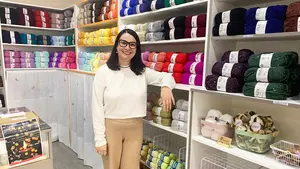 Bruna, la brasile&ntilde;a que abre una tienda de lanas y complementos muy cerca de Pamplona
