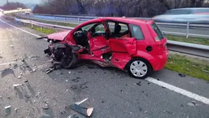 Un nuevo accidente m&uacute;ltiple en Navarra con cinco veh&iacute;culos implicados deja tres heridos