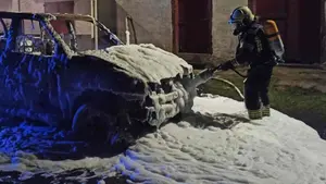 Arde un coche en una carretera navarra y el conductor acaba trasladado al hospital