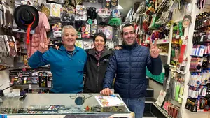 Koldo dice adi&oacute;s esta Navidad a 35 a&ntilde;os en la tienda m&aacute;s divertida de Pamplona y ya tiene relevo