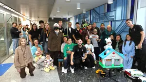 El Osasuna Magna lleva la alegr&iacute;a a la Cl&iacute;nica Universidad de Navarra: las im&aacute;genes la visita de los jugadores