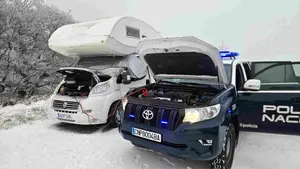 La Polic&iacute;a Nacional rescata en Navarra a una familia con dos ni&ntilde;os atrapada en la nieve con su autocaravana