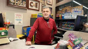 La familia de Pamplona que cumple 80 a&ntilde;os en la tienda de dulces por donde pasan m&aacute;s viajeros