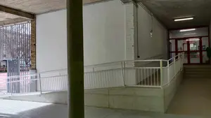 El colegio p&uacute;blico de Pamplona con m&aacute;s de 50 a&ntilde;os de historia que estrena nueva rampa de acceso