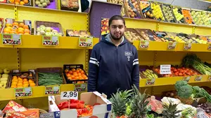 Conduce 140 kil&oacute;metros de carretera cada d&iacute;a para abrir su fruter&iacute;a en Pamplona: &ldquo;No encuentro vivienda cerca&rdquo;