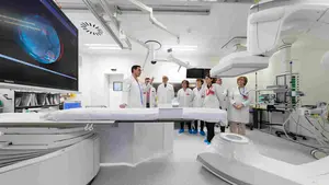 El Hospital Universitario de Navarra estrena un angi&oacute;grafo puntero: tratamientos m&aacute;s precisos y menos ingreso