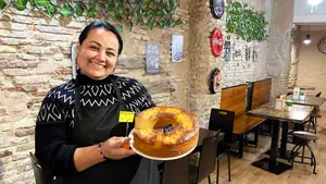 La nueva cafeter&iacute;a que triunfa con su boller&iacute;a casera en el coraz&oacute;n de Pamplona: &ldquo;Al mal tiempo le ponemos buena cara&rdquo;