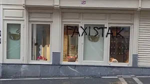 Nueva agresi&oacute;n proetarra en Pamplona: atacan una tienda local con pintadas de "faxista"