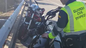 Un grave accidente entre motos deja dos heridos en una v&iacute;a muy transitada de un pueblo de Navarra