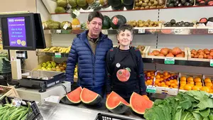 La navarra que celebra 38 a&ntilde;os en su tienda de Pamplona: "Han pasado volando, pero hay que currar mucho"