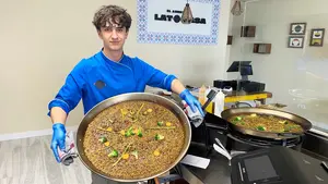 El estudiante de derecho y econ&oacute;micas que triunfa en Pamplona con su negocio de paellas: &ldquo;No damos abasto&rdquo;