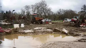Preocupaci&oacute;n en Pamplona: &iquest;por qu&eacute; se ha levantado el c&eacute;sped de la vuelta del Castillo junto a autobuses?