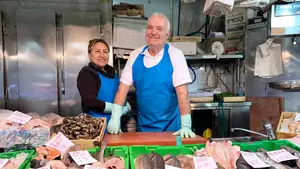 La pescader&iacute;a m&aacute;s antigua de Pamplona busca fecha para su adi&oacute;s: "Los j&oacute;venes ya no quieren esto"