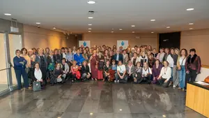 Las setenta enfermeras que han recibido un homenaje muy especial en el Museo de la Universidad de Navarra